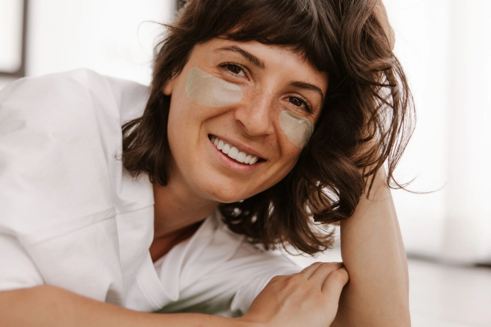 close-up-view-smile-woman-with-patches-look-camera.jpg